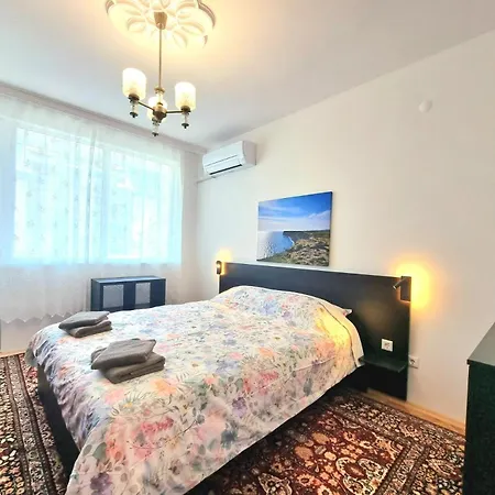 Comfortable Family With Parking Apartment
